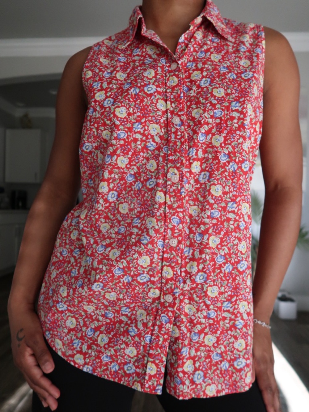 Chaps Red Floral Sleeveless Button-Down Blouse